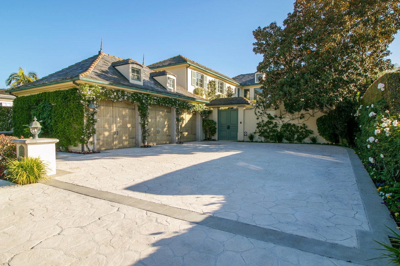 1933 Bayside Dr
