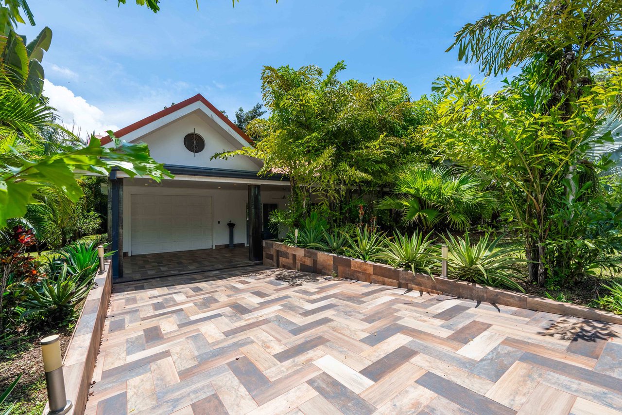 Casa de Palmas | Beautiful gated community just 5 min. to the beach!