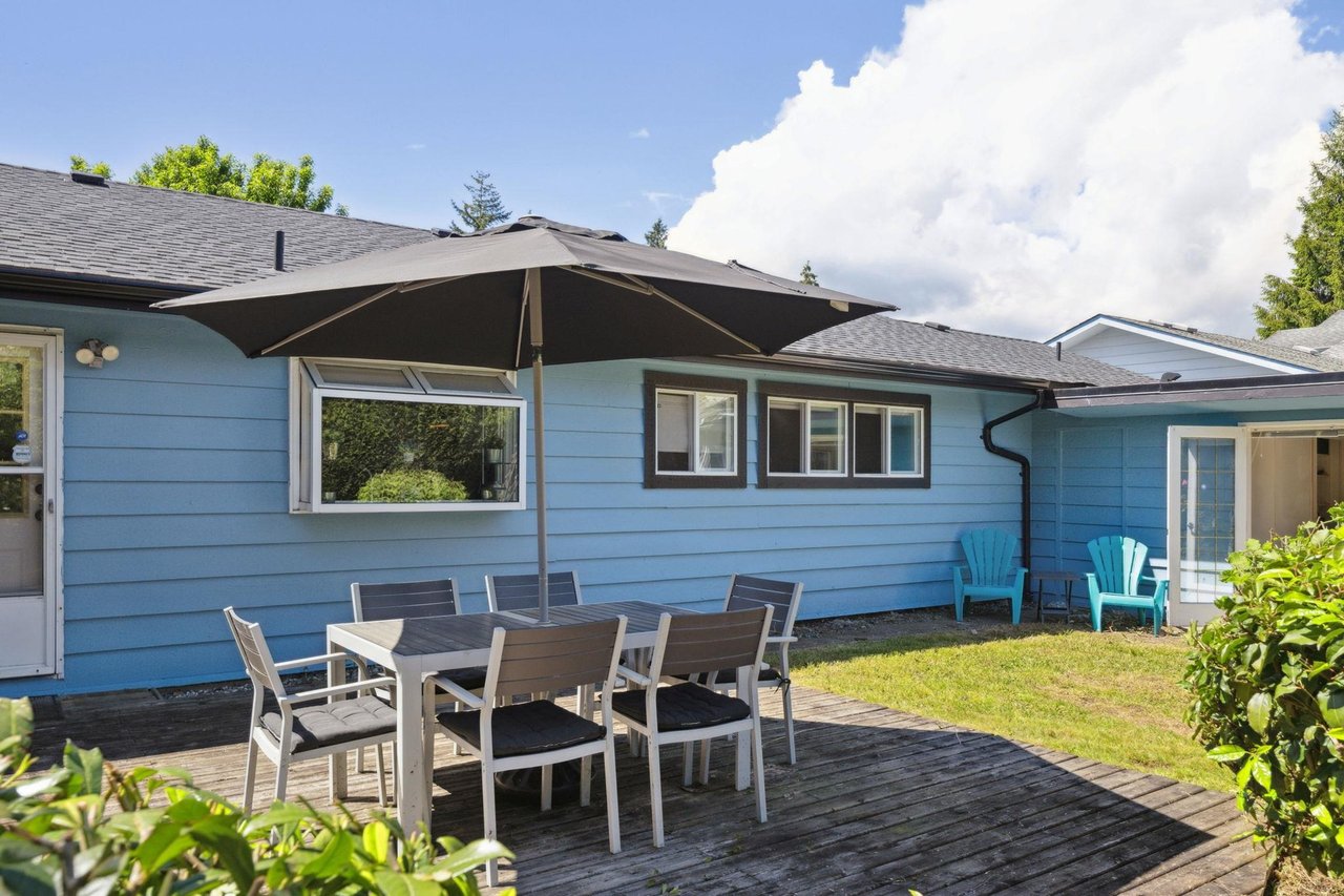 1384 Fernwood Cres