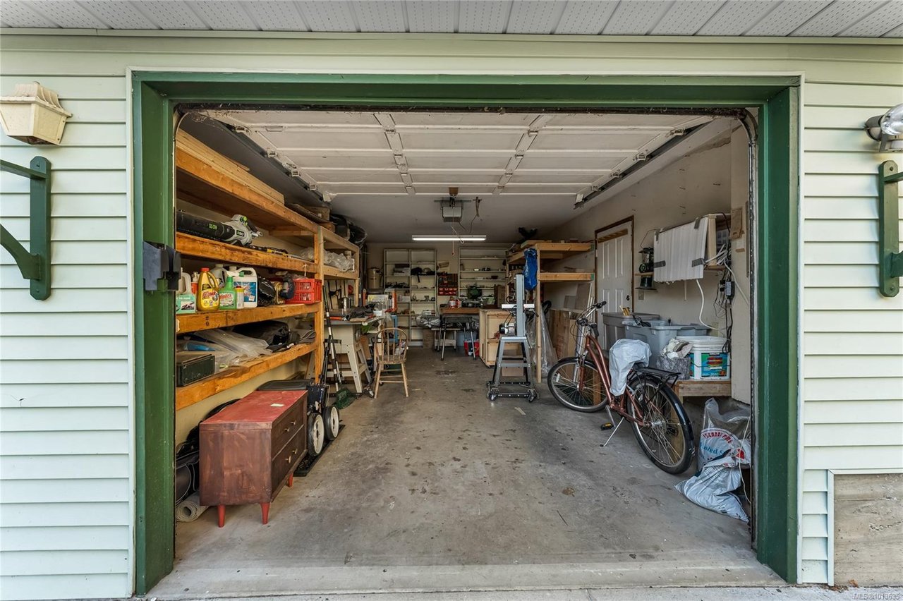 7678 Grieve Cres