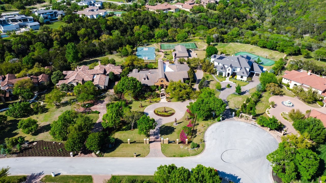 Gated Estate in Seven Oaks