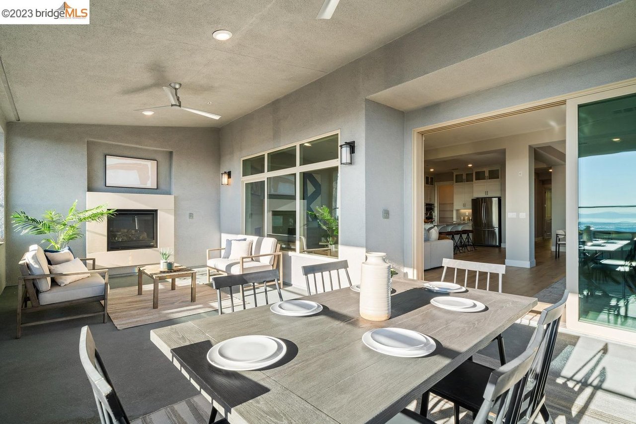 6743 Skyview Dr, Oakland, CA 94605