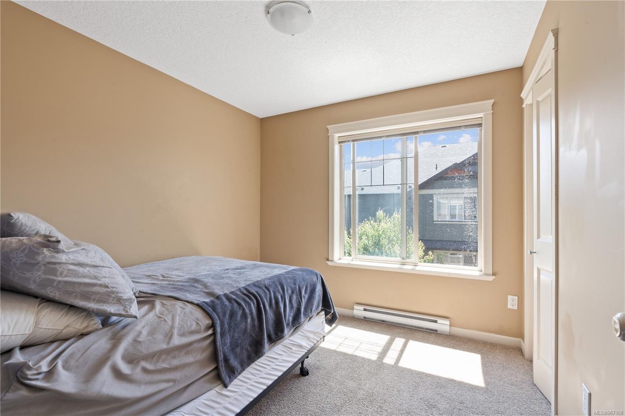 102-2920 Phipps Rd, Langford