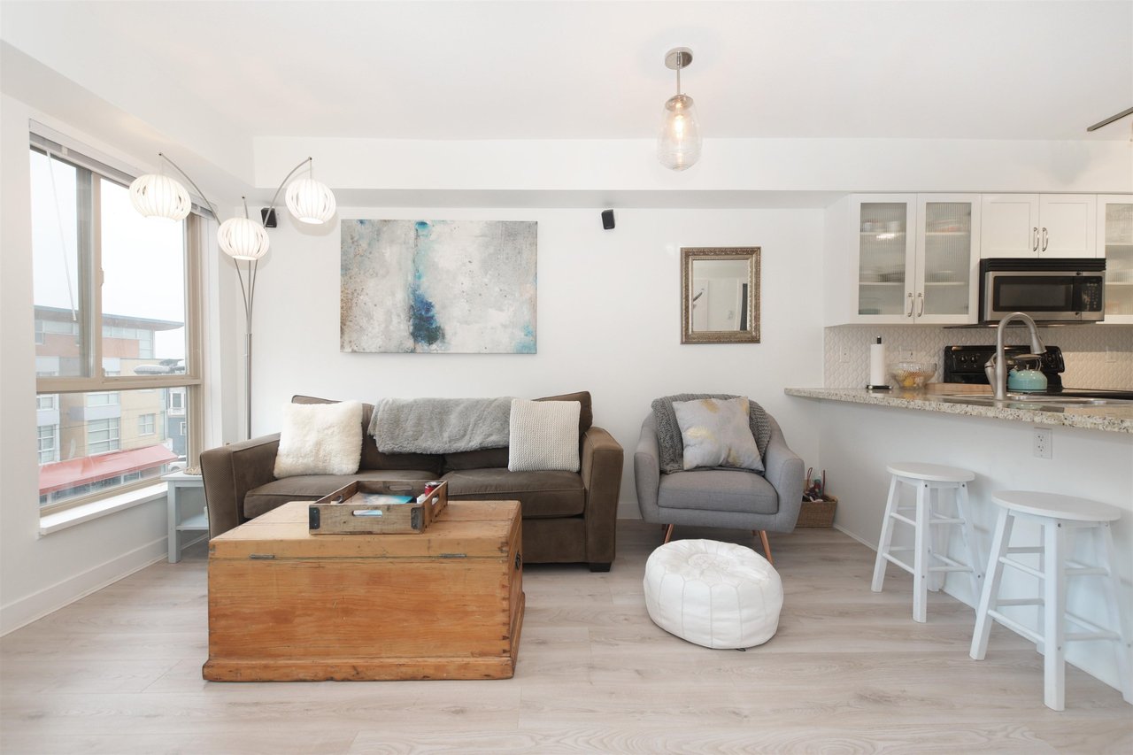 308-702 E King Edward Ave