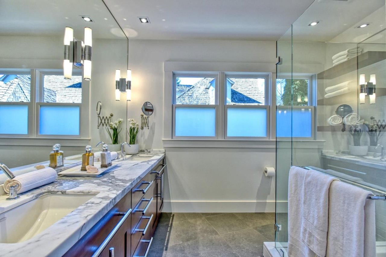 2121 Byron St