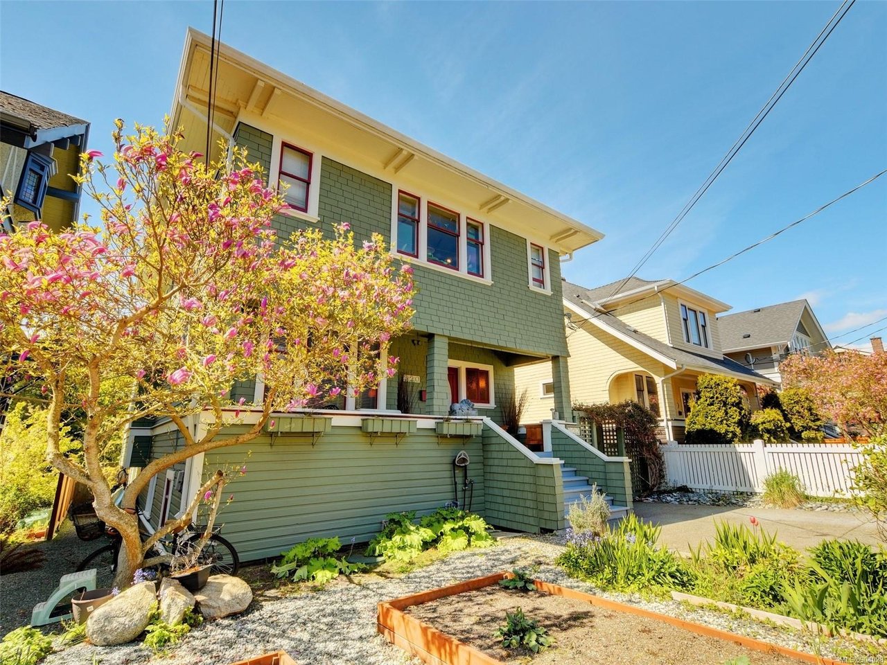 320 Moss St