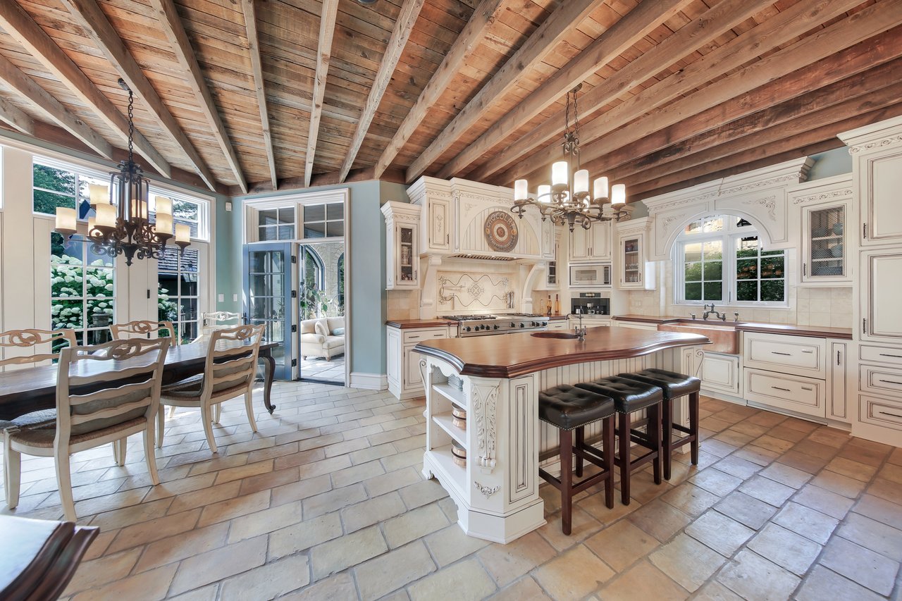 world class home in southeast hinsdale