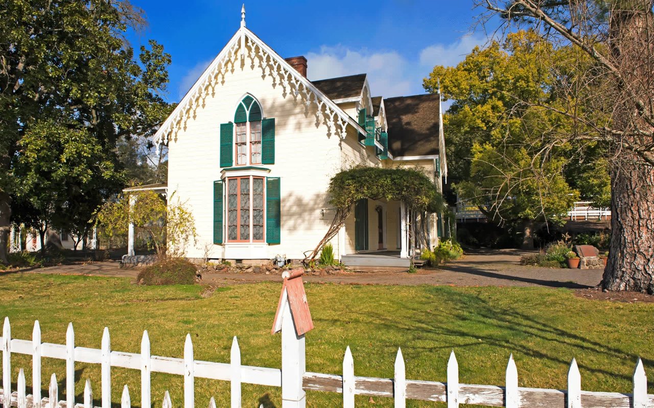 What Does It Mean When You Buy a Home in a Historic District?