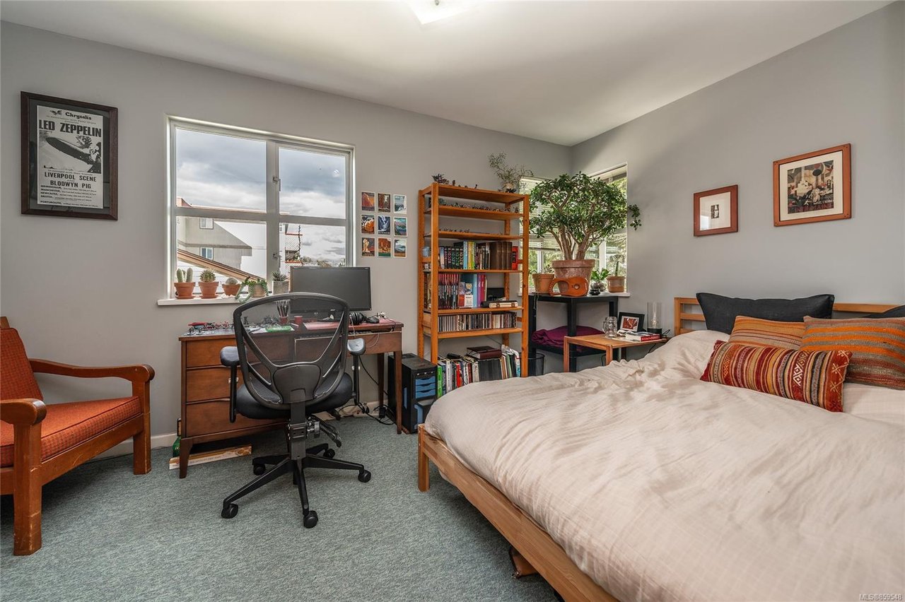 391 Burnside Rd