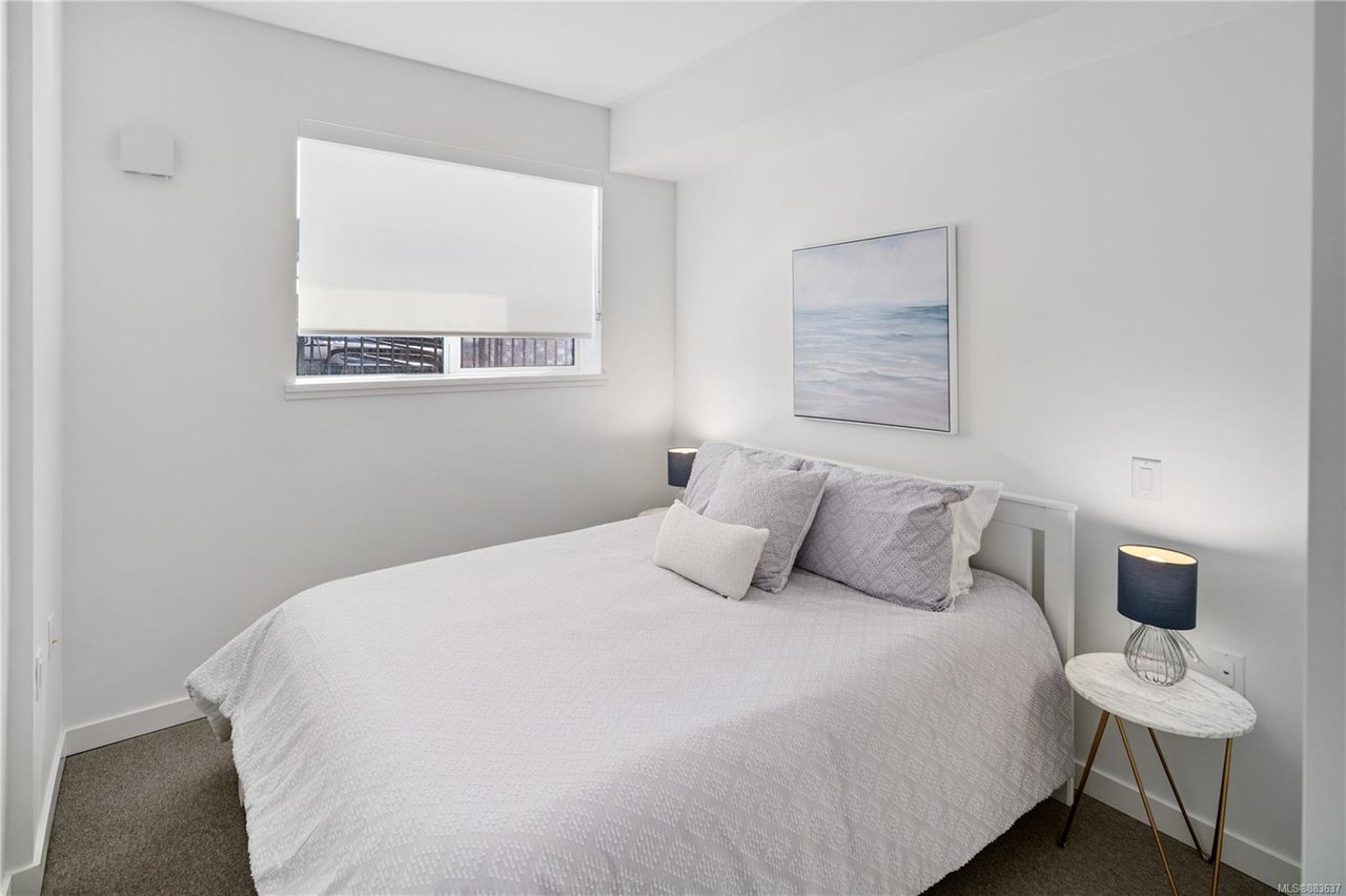 101-7162 W Saanich Rd