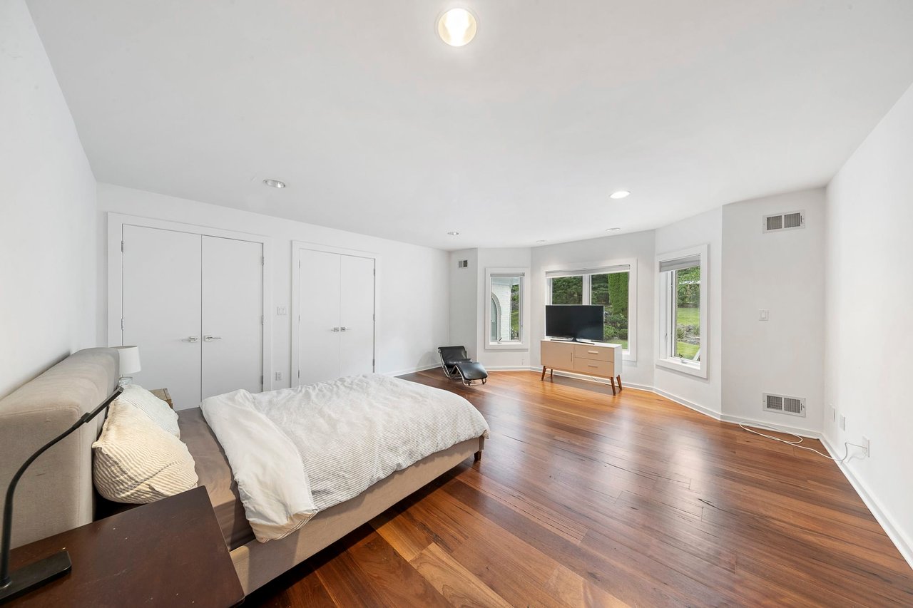 14 E Hill Ct, Cresskill