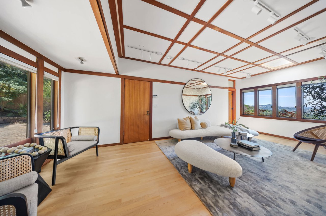 Kent Woodlands Mid Century Retreat