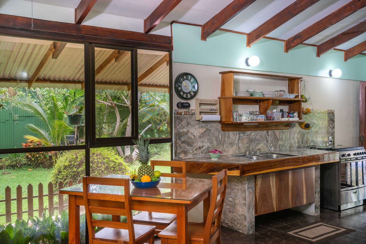 Matapalo gated home, 5 minutes from beach