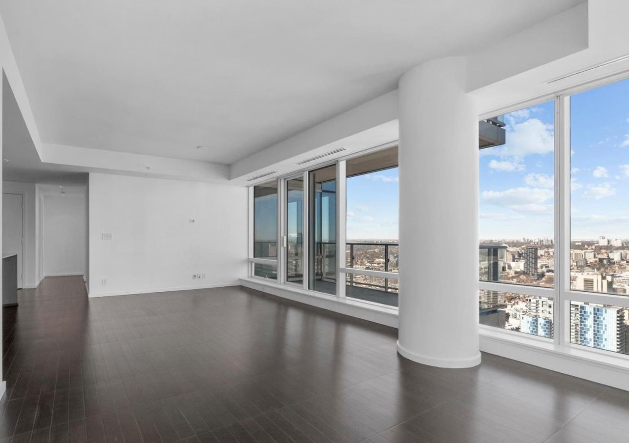 Suite 4806 -180 University Avenue