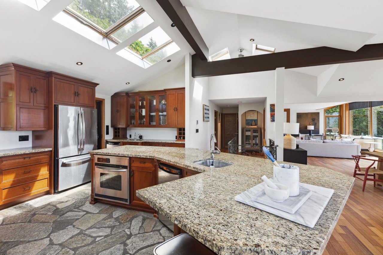 425 Mountain Dr