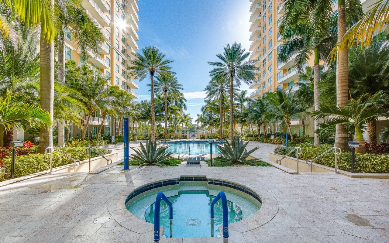 625 Casa Loma Blvd, #702