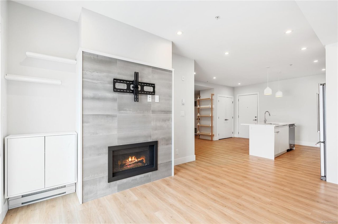 401-835 Dunsmuir Rd