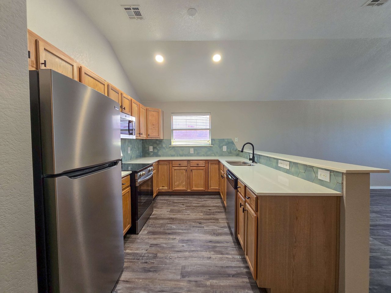 1252 Kingston Rd