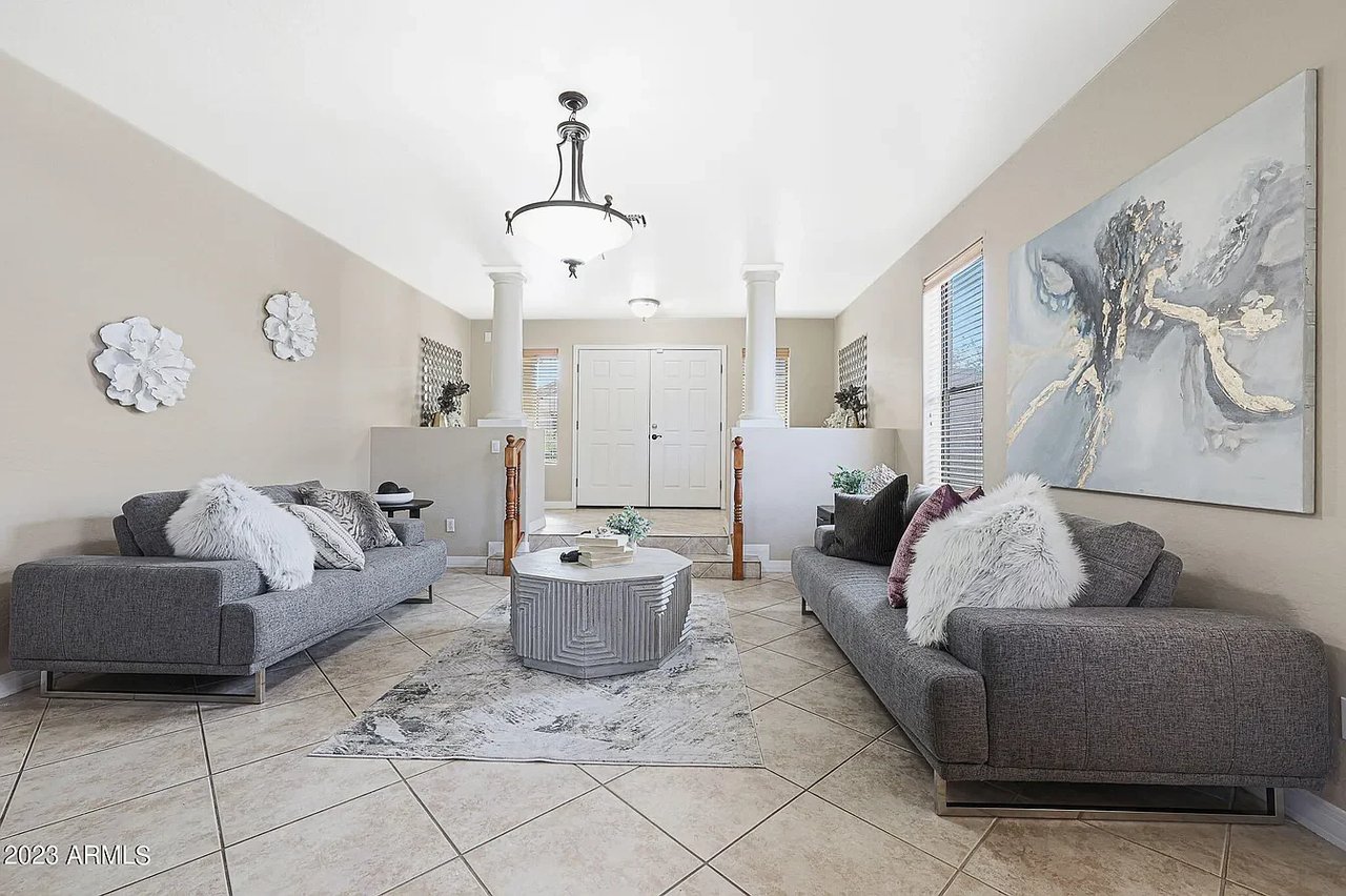 928 E Nolan Pl