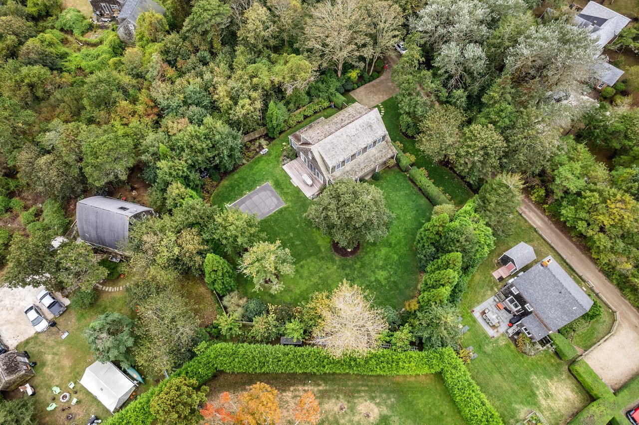 6 Oak Hollow Ln