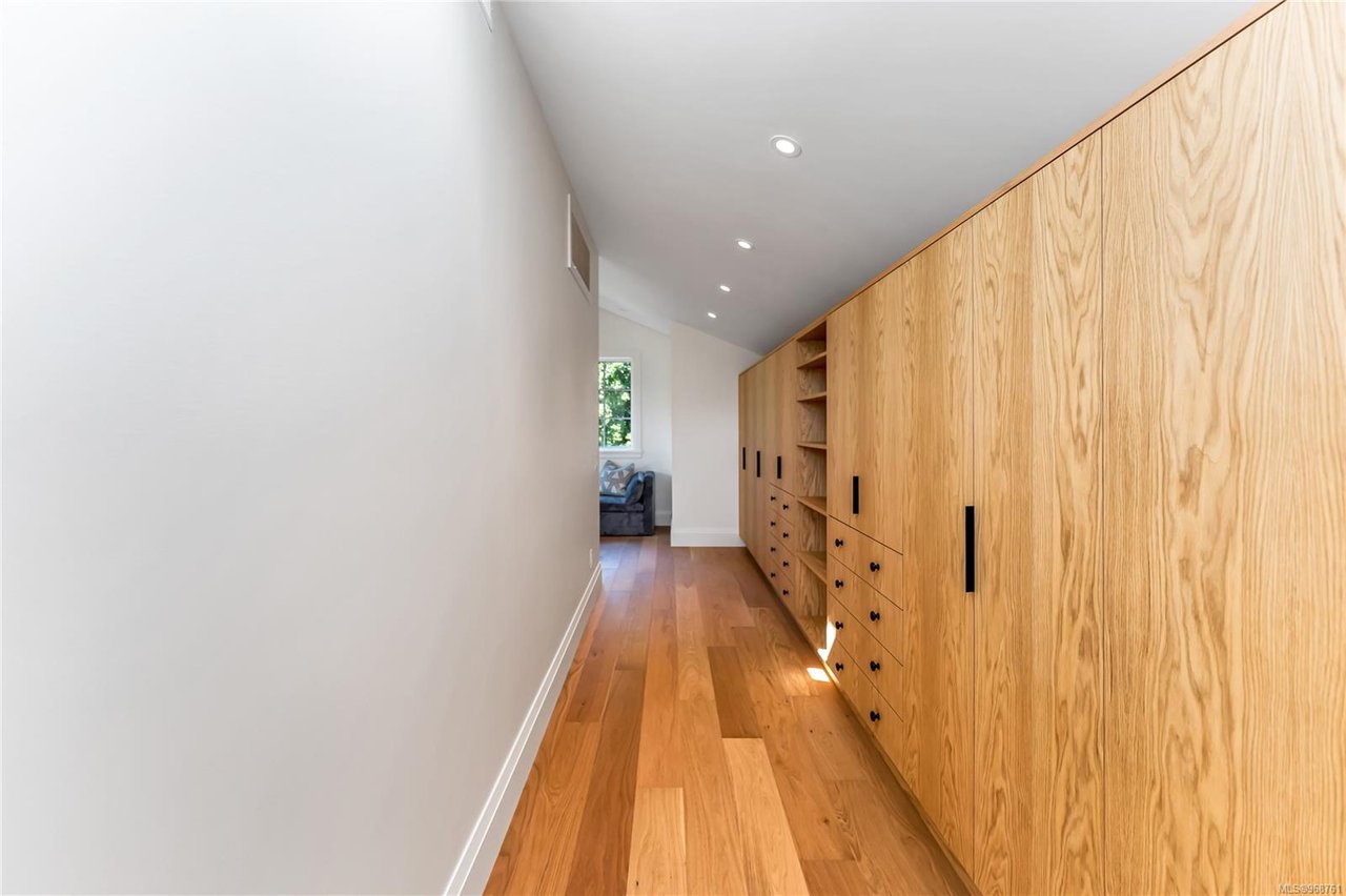 736 Falkland Rd, Oak Bay