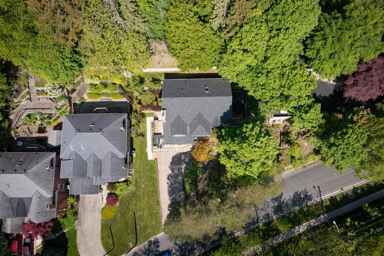 26 Bethune Blvd