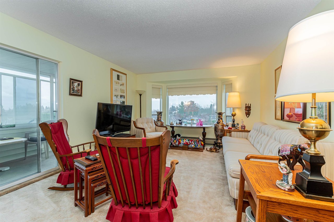 313-8725 Elm Dr