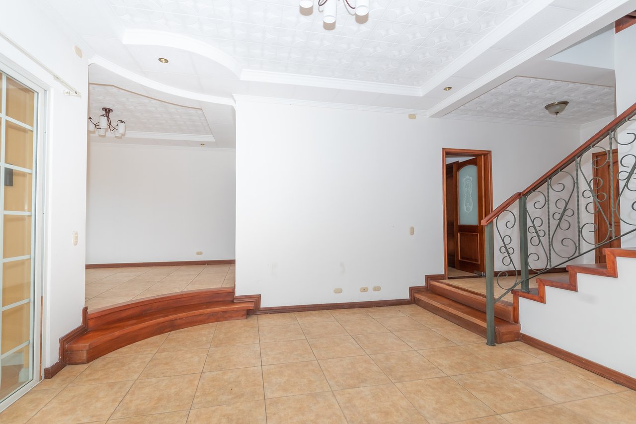 Colonial Gated Community Villa, Curridabat, San Jose
