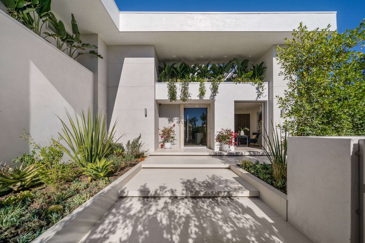 The Apex HH | 7115 Macapa Drive