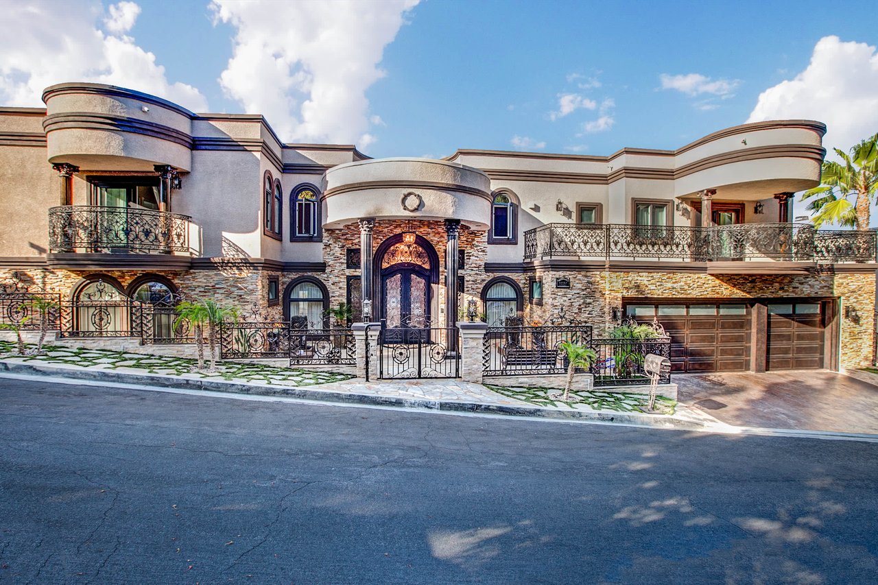11131 Mountcastle Dr. Studio City, CA