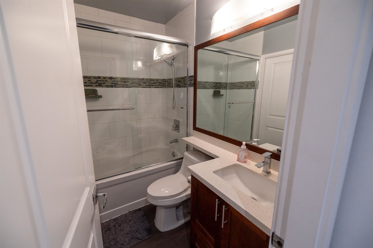 205-5655 Inman Ave