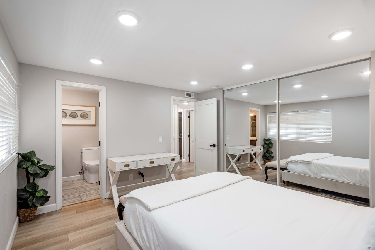 2208 The Strand