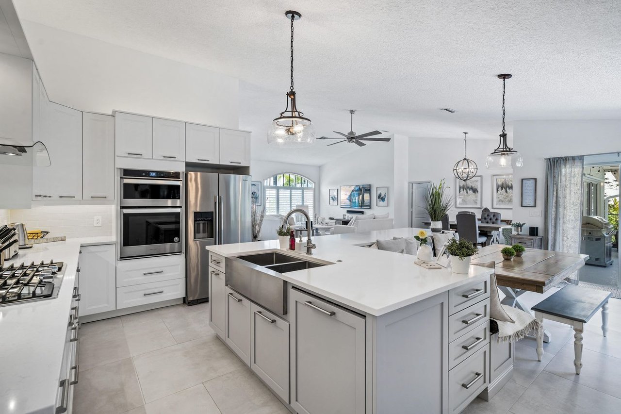 10223 Hunt Club Ln