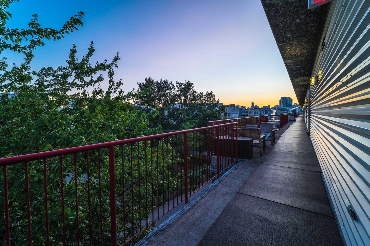 PH524-350 E 2nd Ave