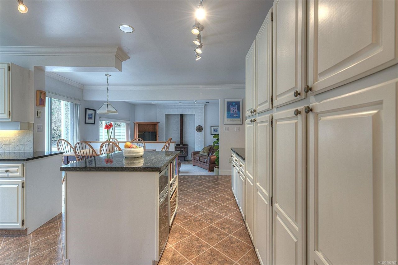 751 Helvetia Cres