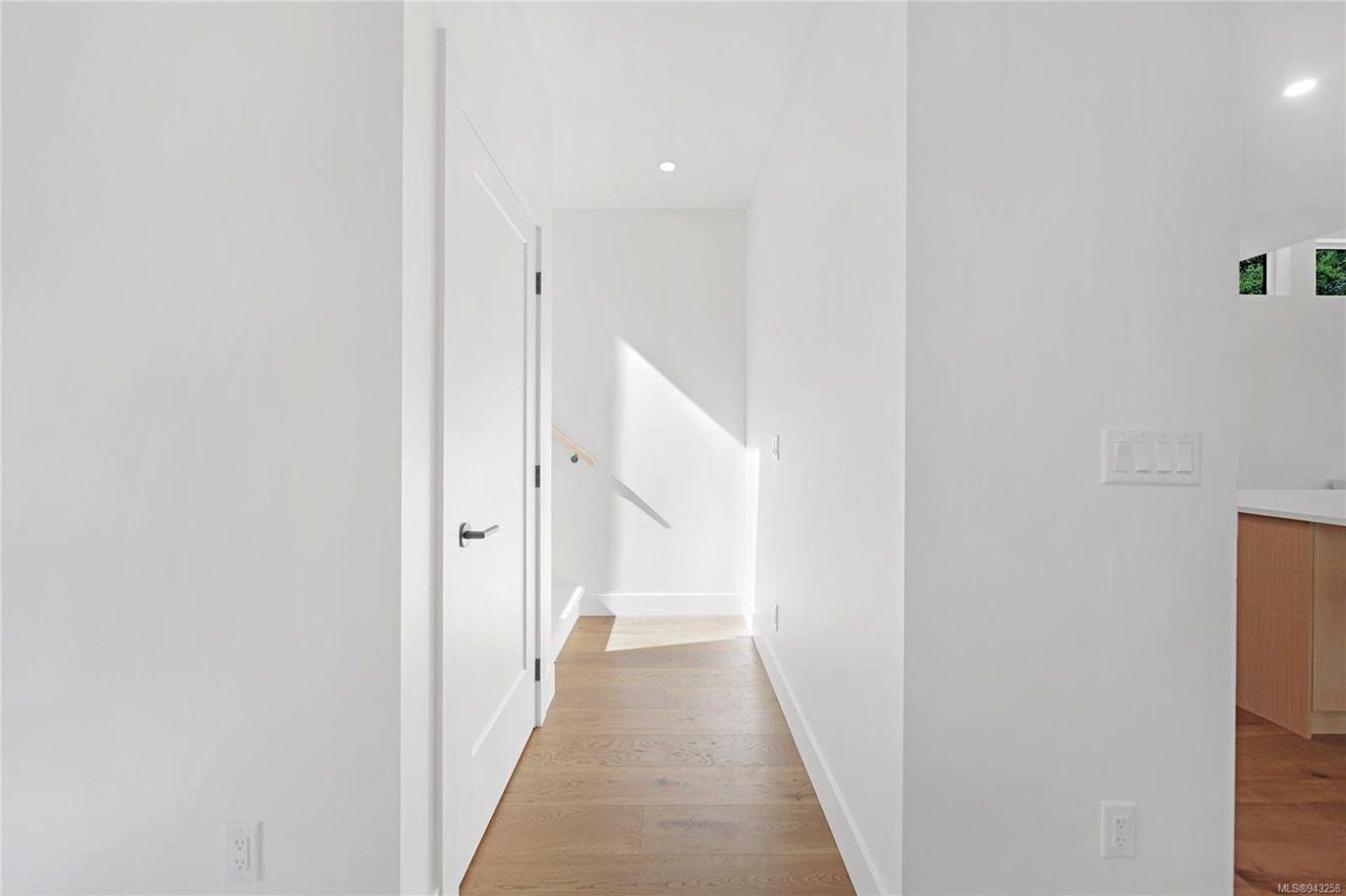 3905 Olympian Wy