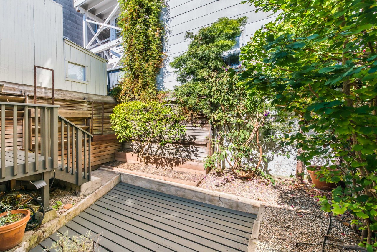 60 Russell St