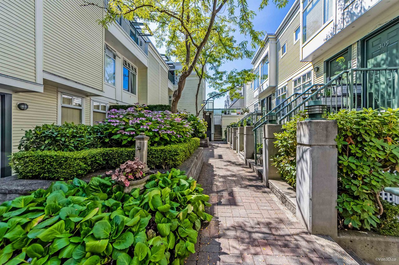 303-3727 W 10th Avenue, Vancouver