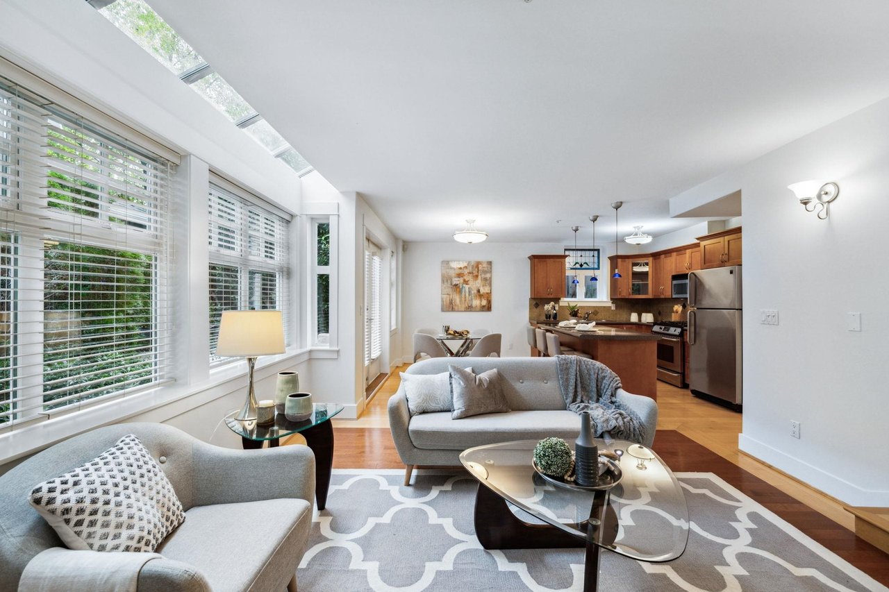 147 W 15th Ave