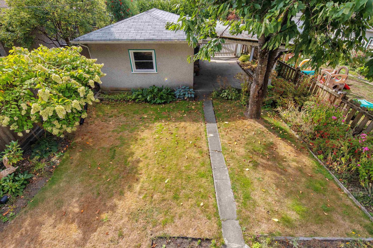158 E 42nd Ave