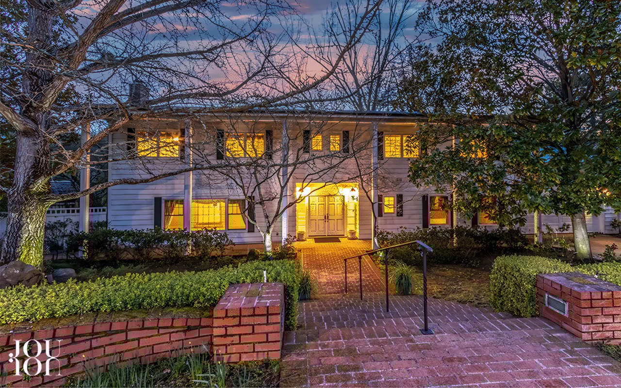 Sensational Opportunity!