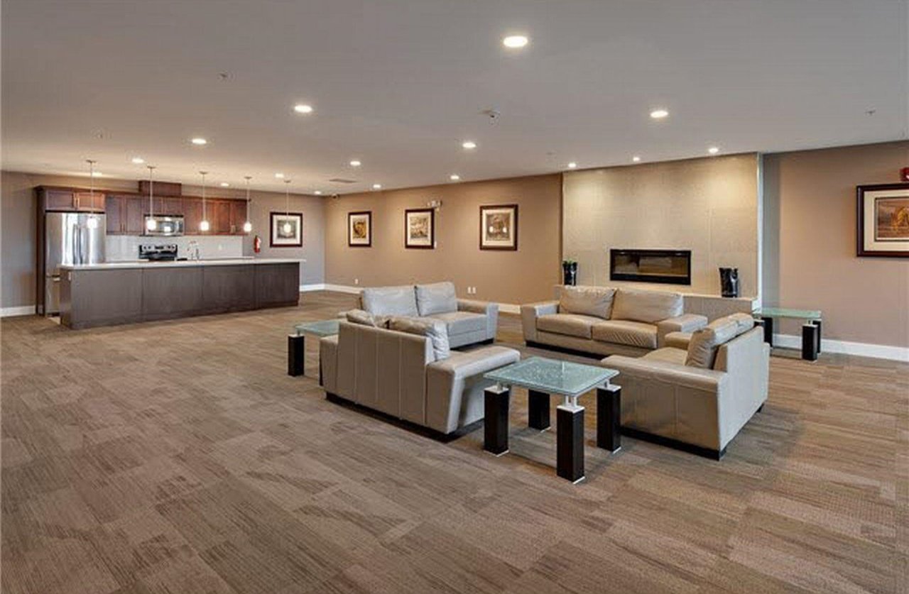 305-7777 Royal Oak Ave
