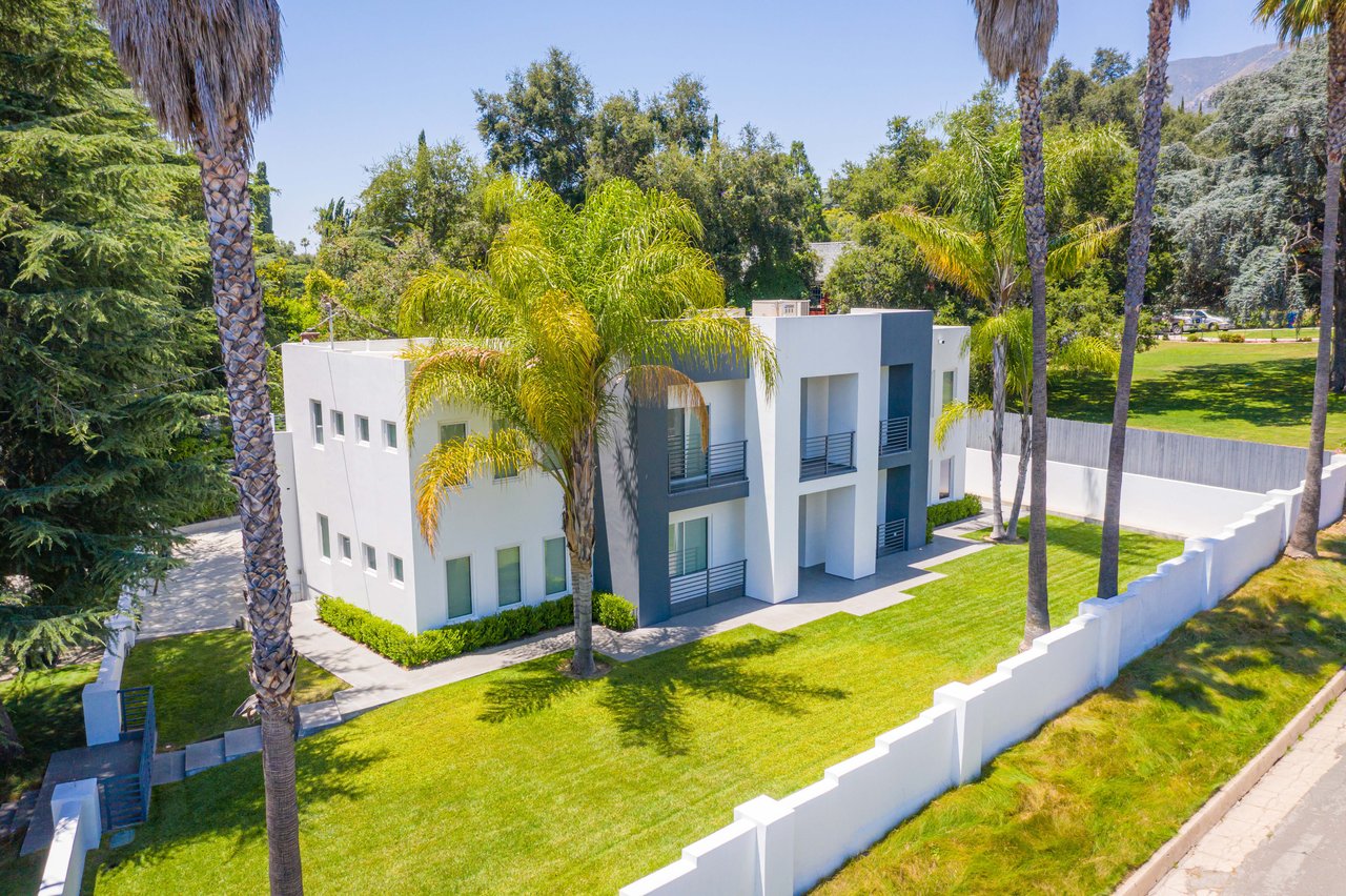 691 East Las Flores