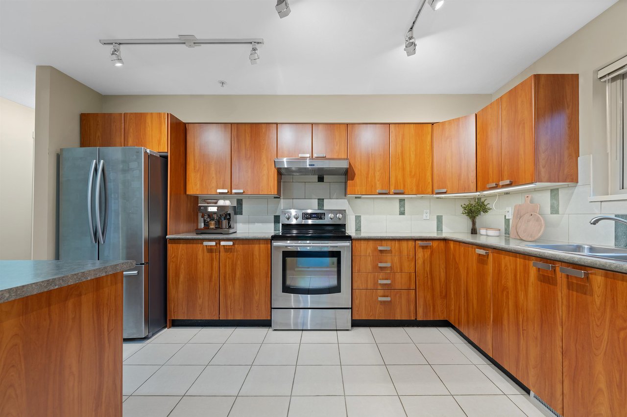 208-2323 Mamquam Rd