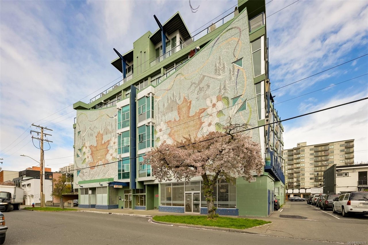 305-1061 Fort St