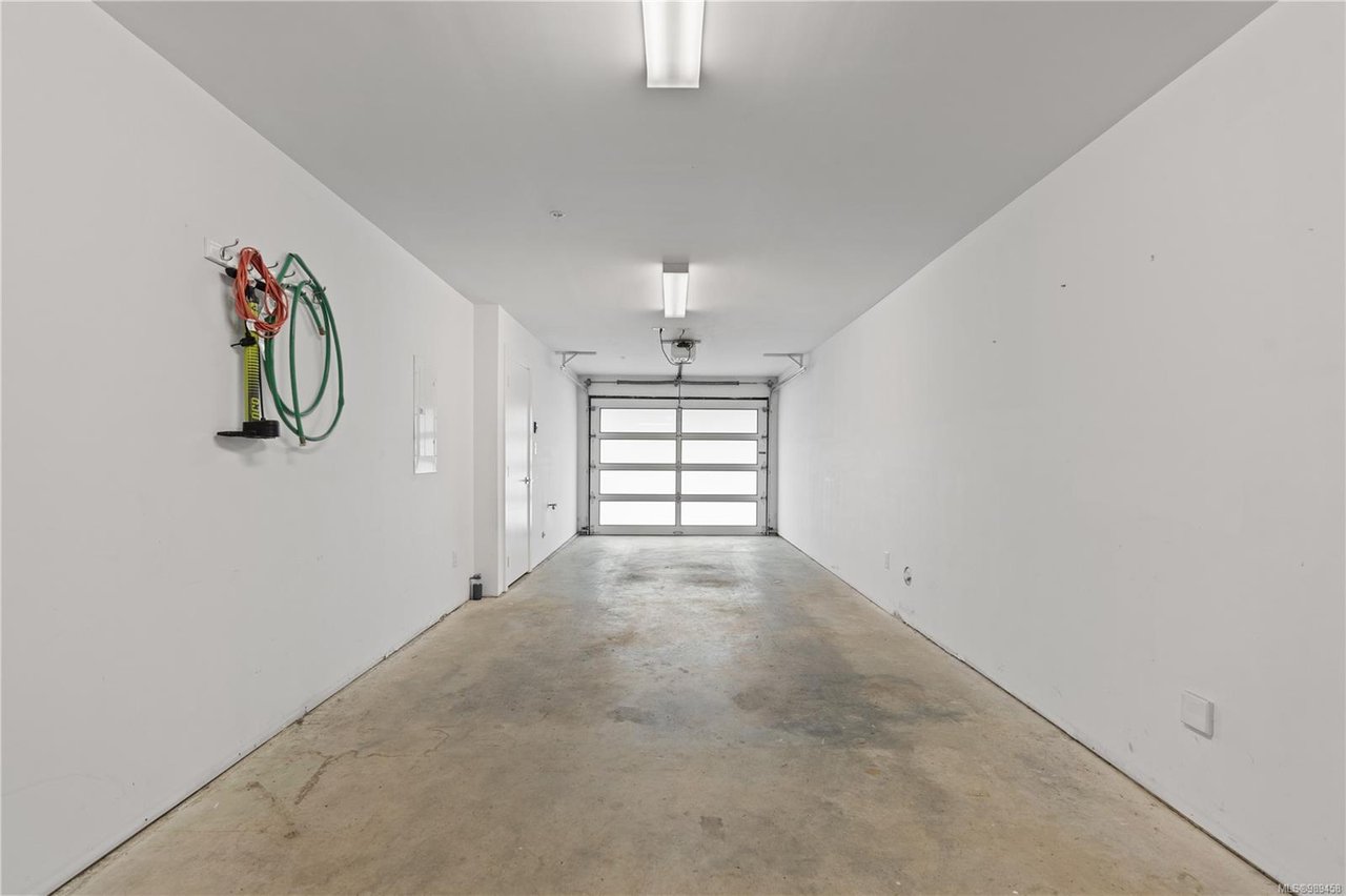 155-300 Phelps Ave