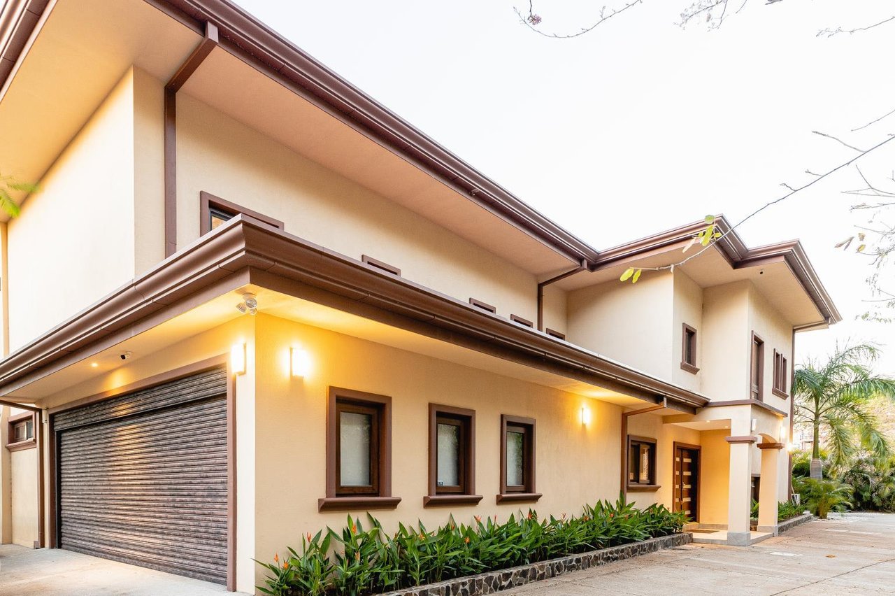 Luxury 6 BR Villa in Flamingo, Incredible Views | Starting At $1,350.00 Daily