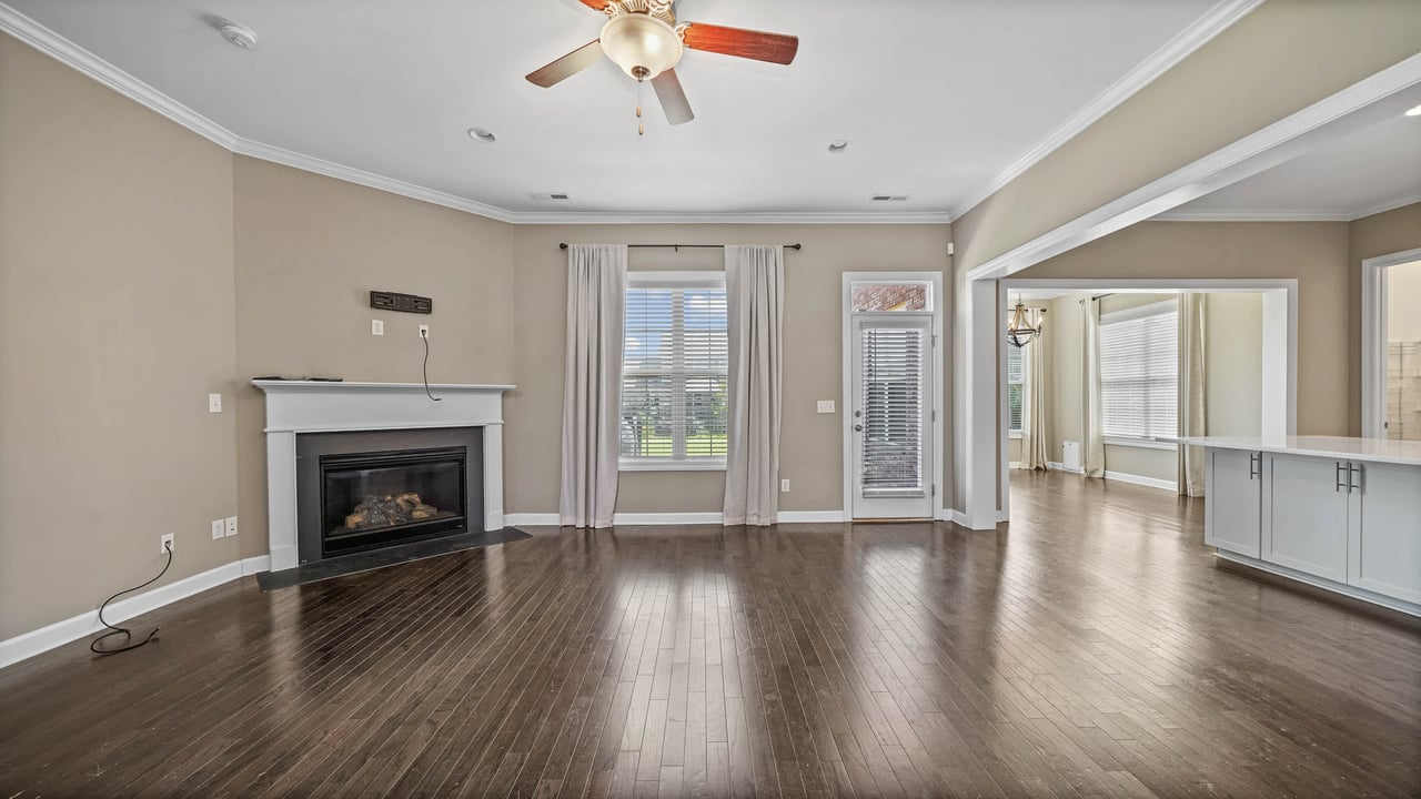 MADISON CITY SCHOOLS! 5BR/4BA house with LOTS of room to enjoy! 
