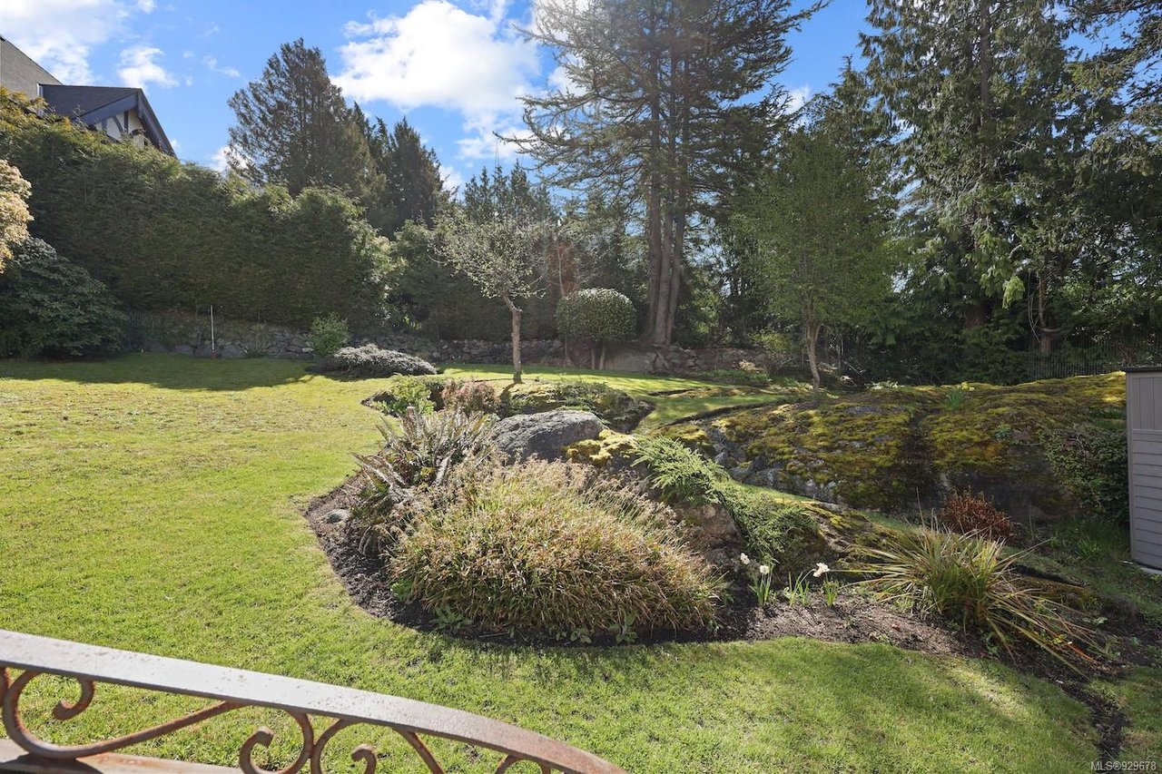 563 Foul Bay Rd