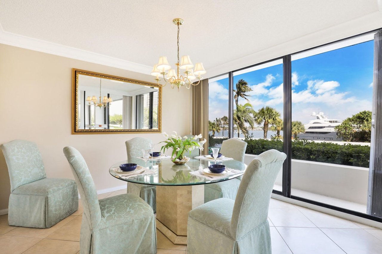122 Lakeshore Drive #2320